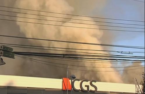 Grave incendio en el call center de CGS Chile